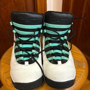 Jordan 10 Verde - White and Teal Sneakers